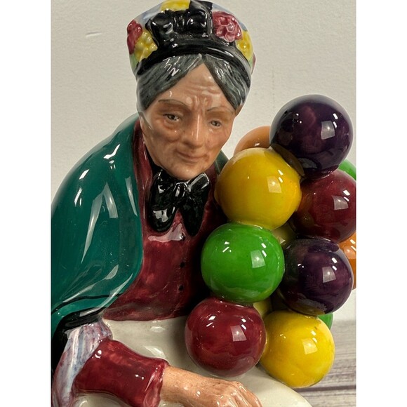 Vintage Royal Doulton The Old Balloon Seller HN1315 England 7.5" Tall 1940s Mint - Picture 2 of 16